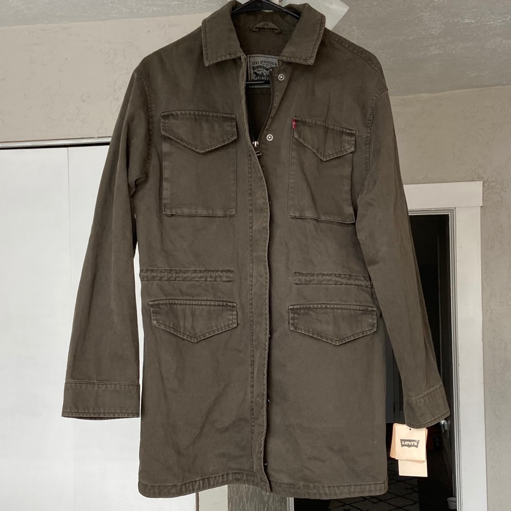 Army green Levi’s jacket